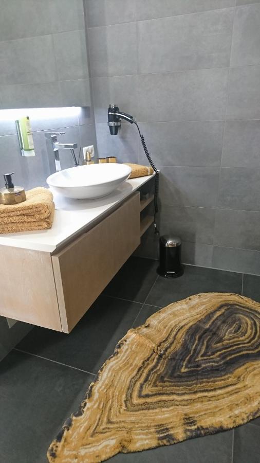 Vip Deluxe 107Qm Auf Zwei Etagen 1 Dopplezimmer Eg 1 Doppelzimmer Auf Der Galerie Sowie 2 Badezimmer Und Komplette Kueche Mit Mikrowelle Und Backofen Ideal Fuer 1 Bis 6 Gaeste Direkter Blick Auf Garten Und Bergblick Alles Nur Nicht 0815 Lejlighed Schliersee Eksteriør billede