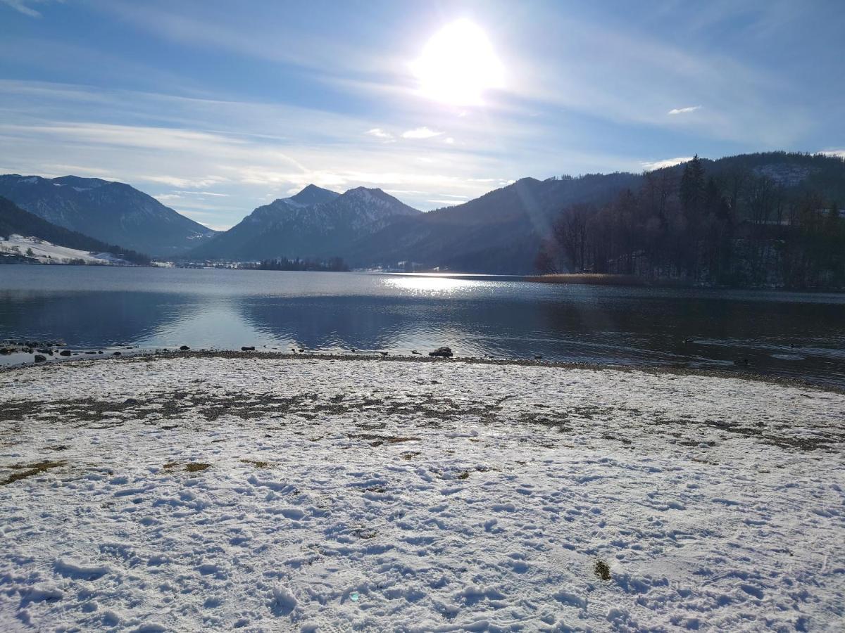 Vip Deluxe 107Qm Auf Zwei Etagen 1 Dopplezimmer Eg 1 Doppelzimmer Auf Der Galerie Sowie 2 Badezimmer Und Komplette Kueche Mit Mikrowelle Und Backofen Ideal Fuer 1 Bis 6 Gaeste Direkter Blick Auf Garten Und Bergblick Alles Nur Nicht 0815 Lejlighed Schliersee Eksteriør billede