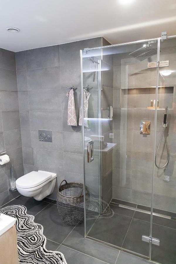 Vip Deluxe 107Qm Auf Zwei Etagen 1 Dopplezimmer Eg 1 Doppelzimmer Auf Der Galerie Sowie 2 Badezimmer Und Komplette Kueche Mit Mikrowelle Und Backofen Ideal Fuer 1 Bis 6 Gaeste Direkter Blick Auf Garten Und Bergblick Alles Nur Nicht 0815 Lejlighed Schliersee Eksteriør billede